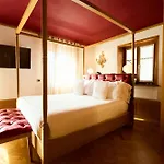 Ambra Cortina Luxury&fashion Hotel 4*