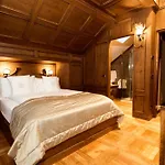 Ambra Cortina Luxury&fashion Hotel 4*