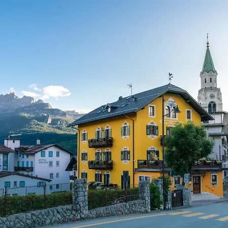 安布拉科尔蒂纳豪华时尚酒店 4*