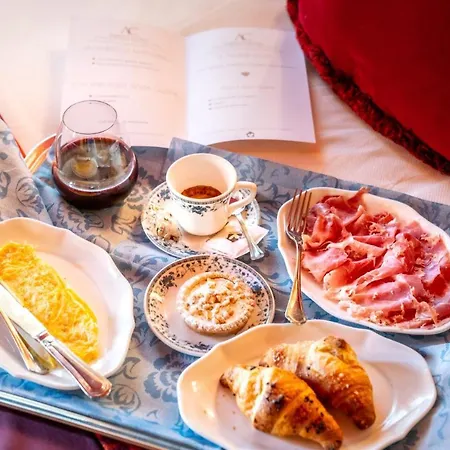 酒店 安布拉科尔蒂纳豪华时尚酒店 4*