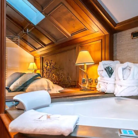 安布拉科尔蒂纳豪华时尚酒店 酒店