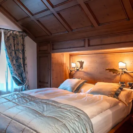 安布拉科尔蒂纳豪华时尚酒店