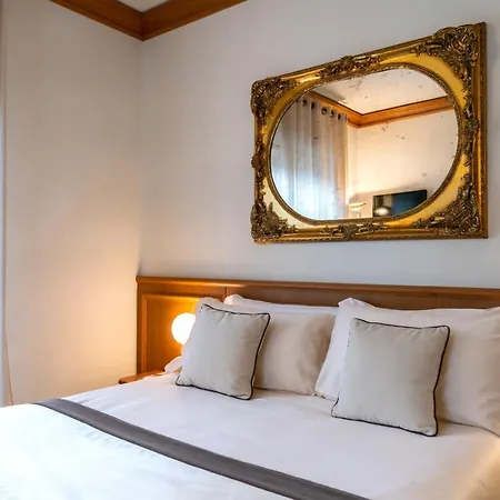 Ambra Cortina Luxury&fashion Hotel 4*