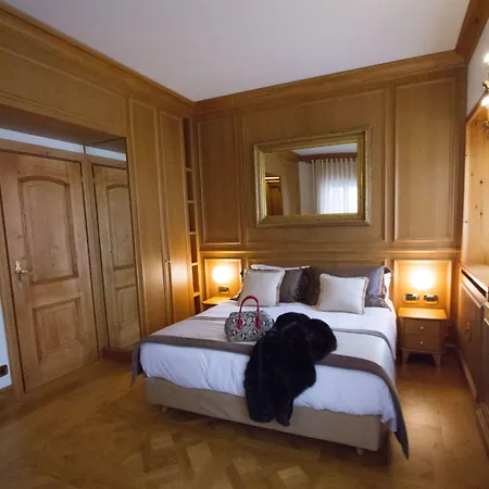 安布拉科尔蒂纳豪华时尚酒店 酒店 4*