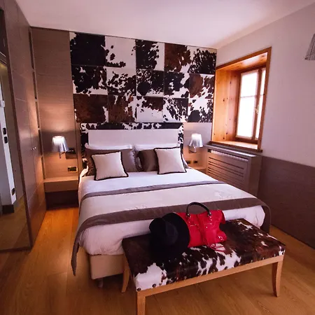 酒店 安布拉科尔蒂纳豪华时尚酒店 4*