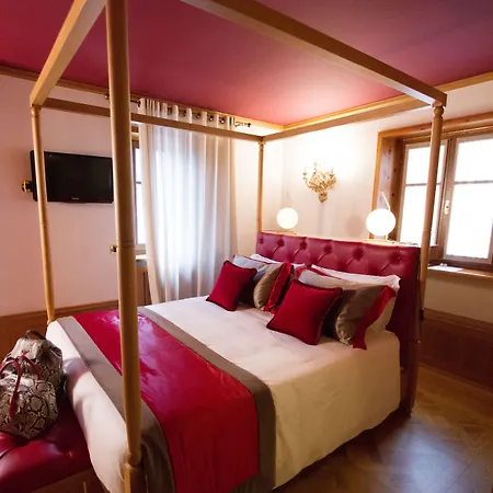 安布拉科尔蒂纳豪华时尚酒店 4*