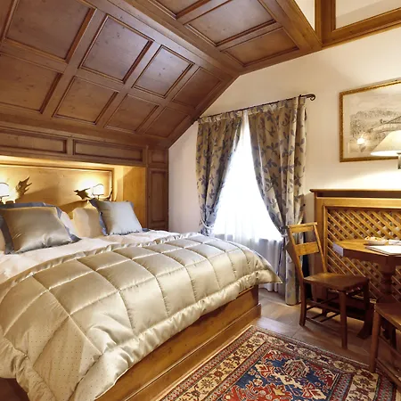 安布拉科尔蒂纳豪华时尚酒店 酒店