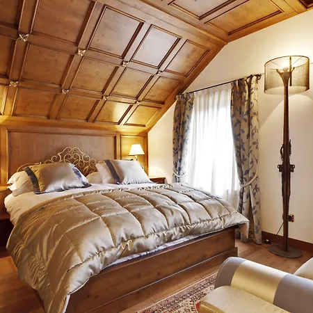 酒店 安布拉科尔蒂纳豪华时尚酒店 4*