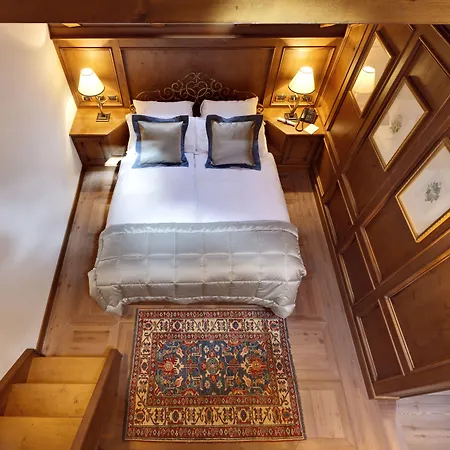 安布拉科尔蒂纳豪华时尚酒店 酒店