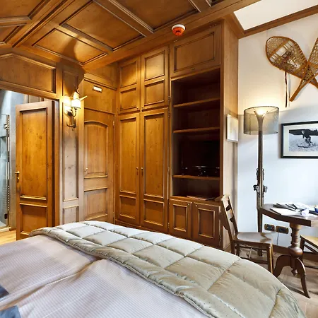 酒店 安布拉科尔蒂纳豪华时尚酒店 4*