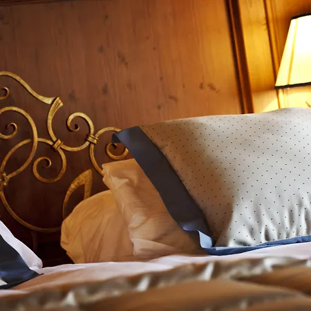 安布拉科尔蒂纳豪华时尚酒店