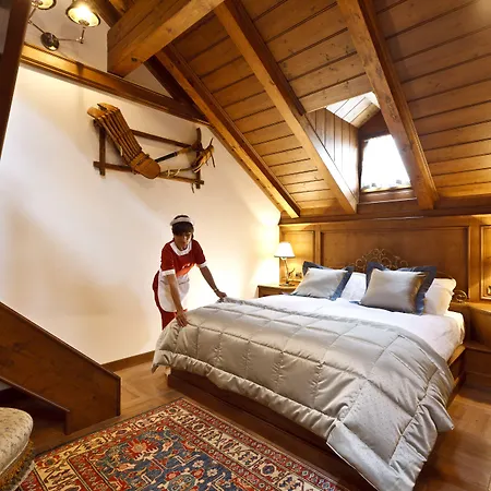 酒店 安布拉科尔蒂纳豪华时尚酒店 4*