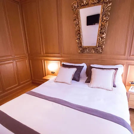 安布拉科尔蒂纳豪华时尚酒店 酒店