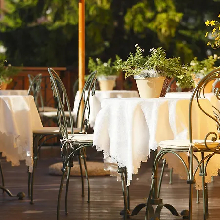 安布拉科尔蒂纳豪华时尚酒店 酒店