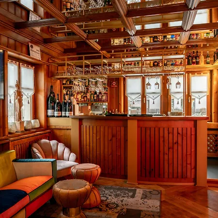 安布拉科尔蒂纳豪华时尚酒店 酒店