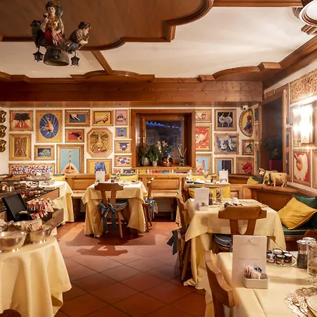 安布拉科尔蒂纳豪华时尚酒店 酒店 4*