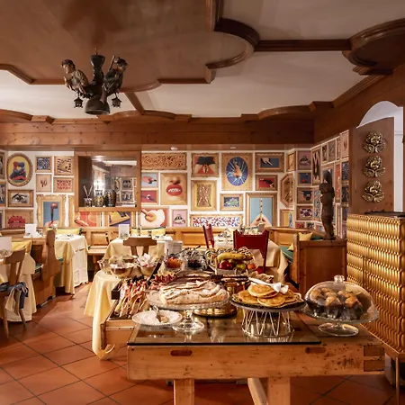 安布拉科尔蒂纳豪华时尚酒店