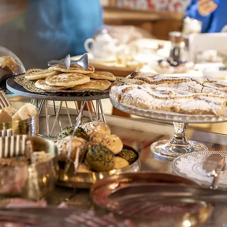 安布拉科尔蒂纳豪华时尚酒店 4*