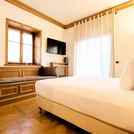 Ambra Cortina Luxury&fashion Hotel